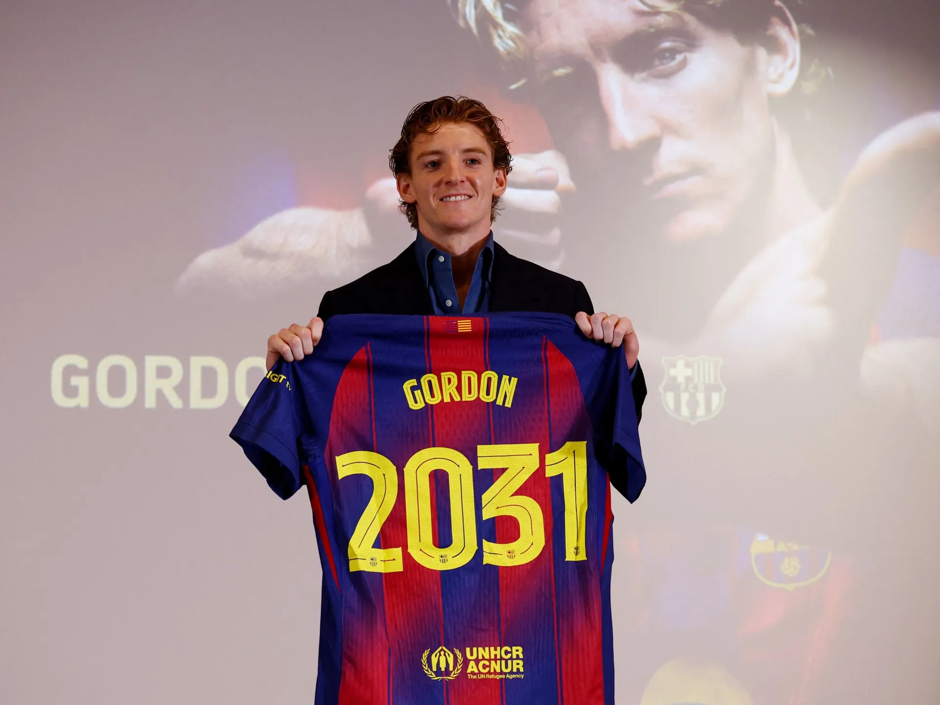 Visul devenit realitate: Anthony Gordon semnează cu Barcelona și impresionează cu spaniola