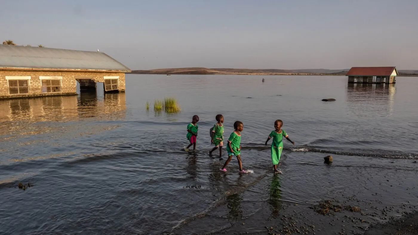 Cel mai mare lac deșertic permanent din lume amenință cu ape în creștere și crocodili flămânzi