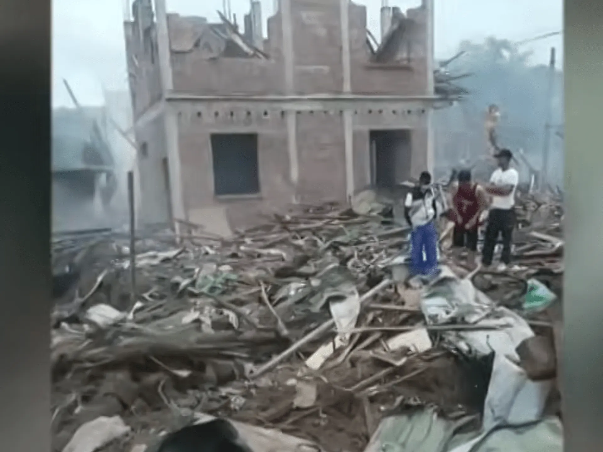 Zeci de morți într-o explozie la un depozit de explozivi în nord-estul Myanmarului
