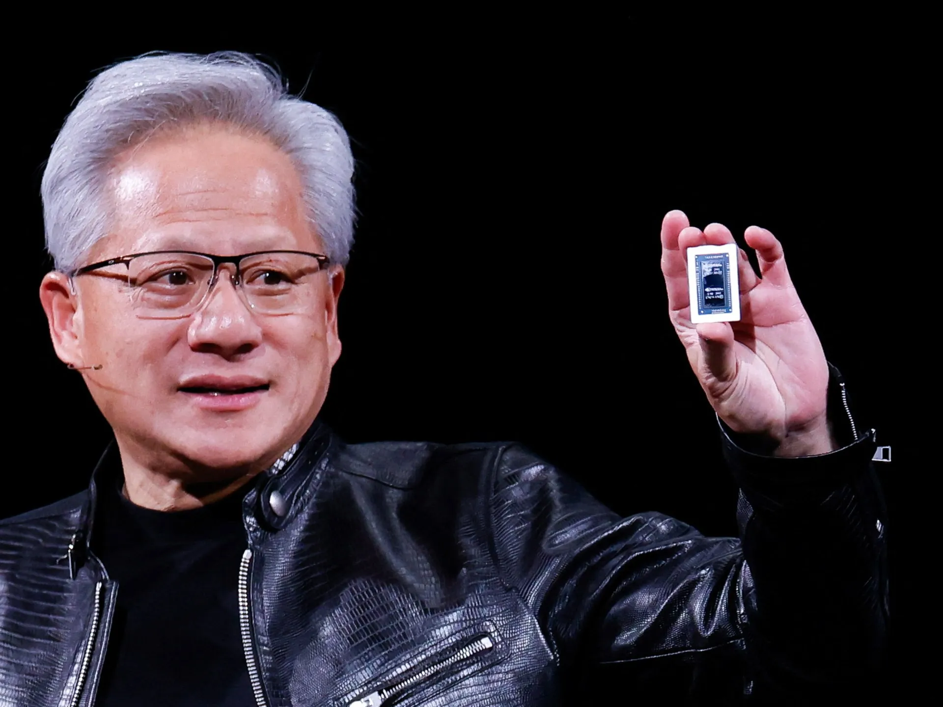 Nvidia lansează un nou cip care aduce inteligența artificială direct pe computerele personale
