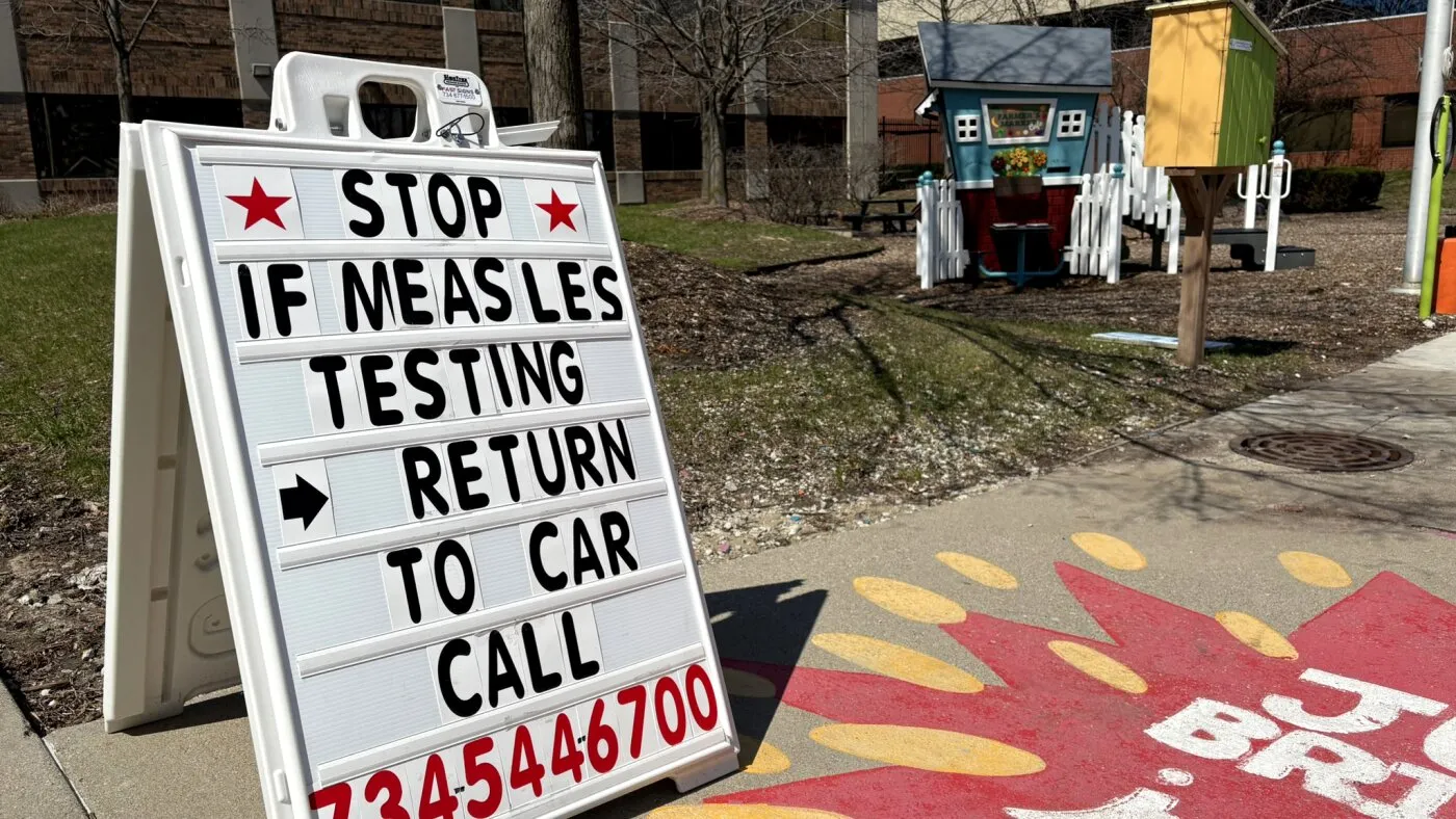 Michigan slăbește regulile pentru părinții care vor să-și scoată copiii de la vaccinare: între birocrație și focar de rujeolă