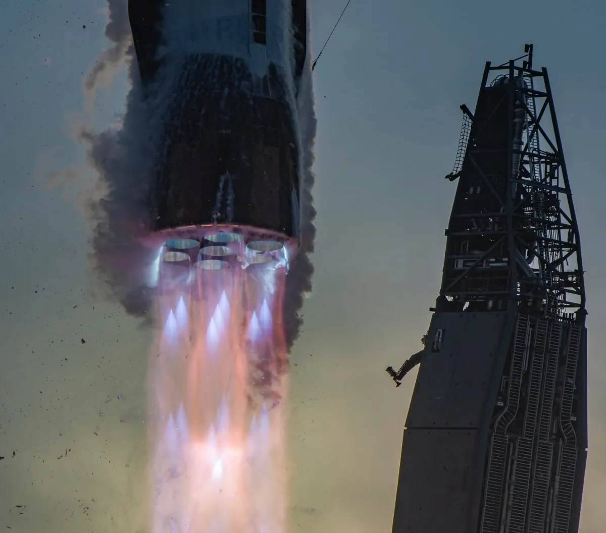 Blue Origin forțează ritmul: vrea să lanseze New Glenn din nou în 2026, după explozia care a zguduit Cape Canaveral