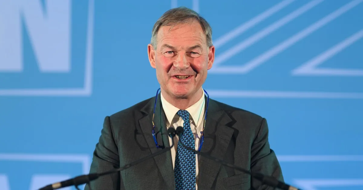 Noul partid de extremă dreaptă din Marea Britanie, Restore, reprezintă o amenințare pentru partidul lui Farage, Reform?