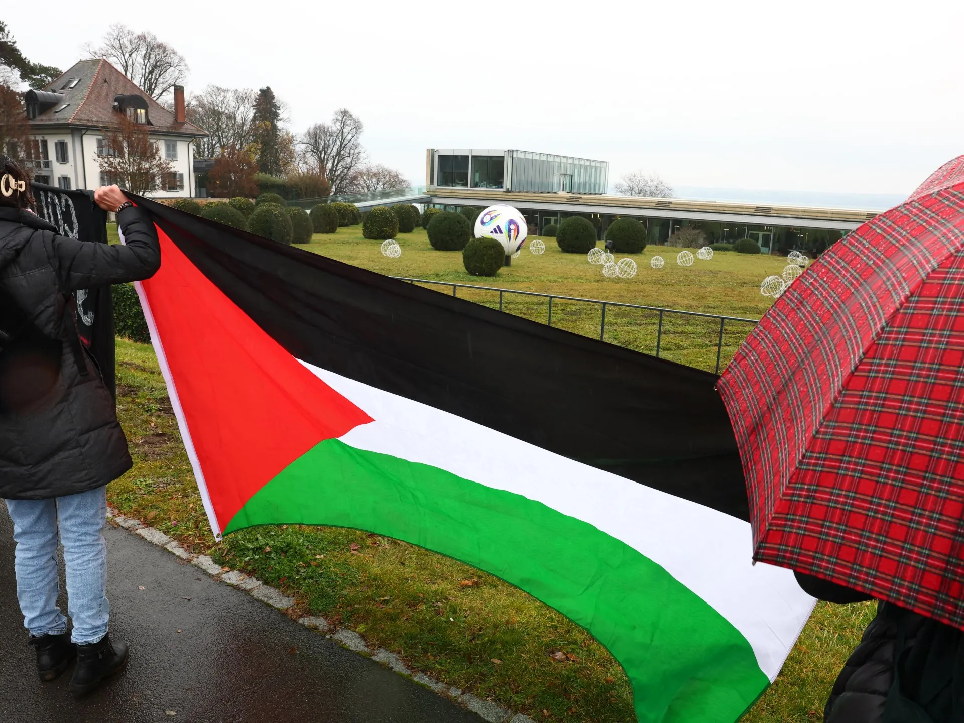 Israel reține jucătoarea palestiniană de fotbal feminin: un nou episod al represiunii sportive