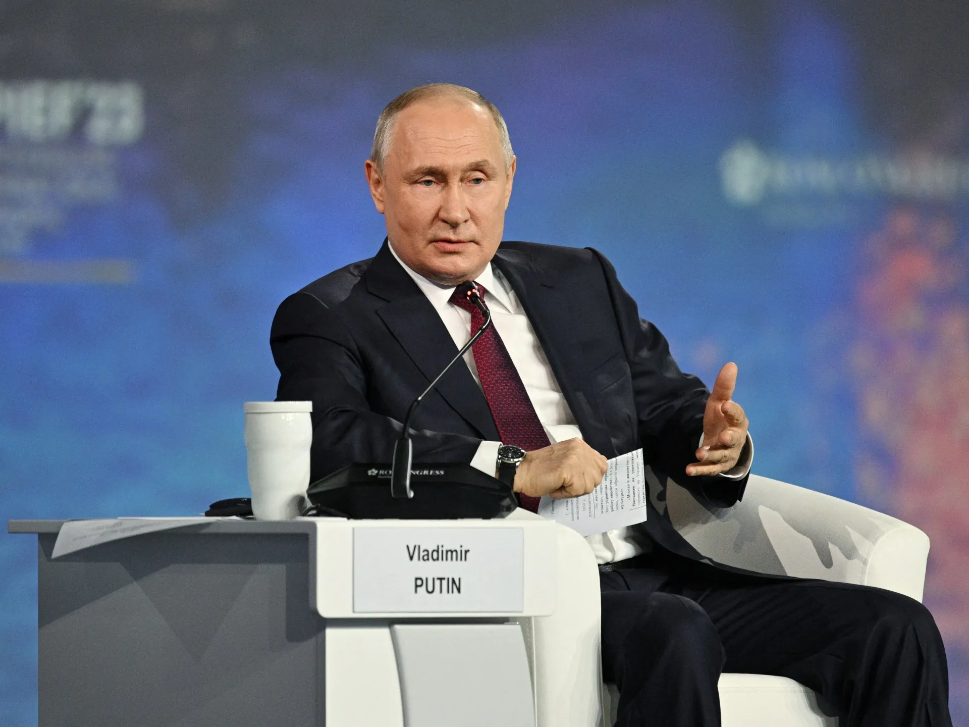 Forumul Economic de la Sankt Petersburg: Putin își face curte lumii într-o Rusie izolată