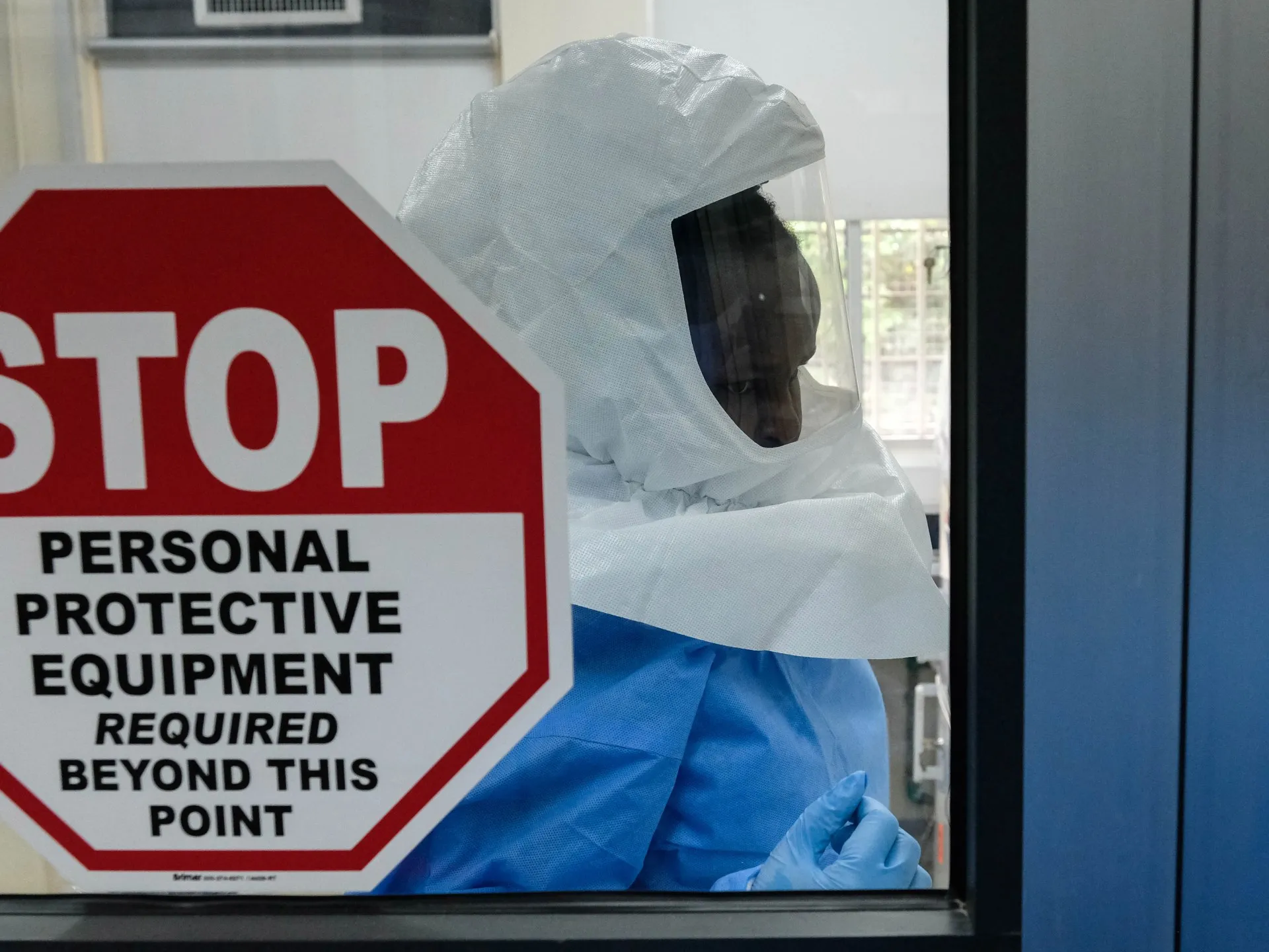 Vaccinurile împotriva Ebola: Cercetări accelerate, dar când vor fi gata?