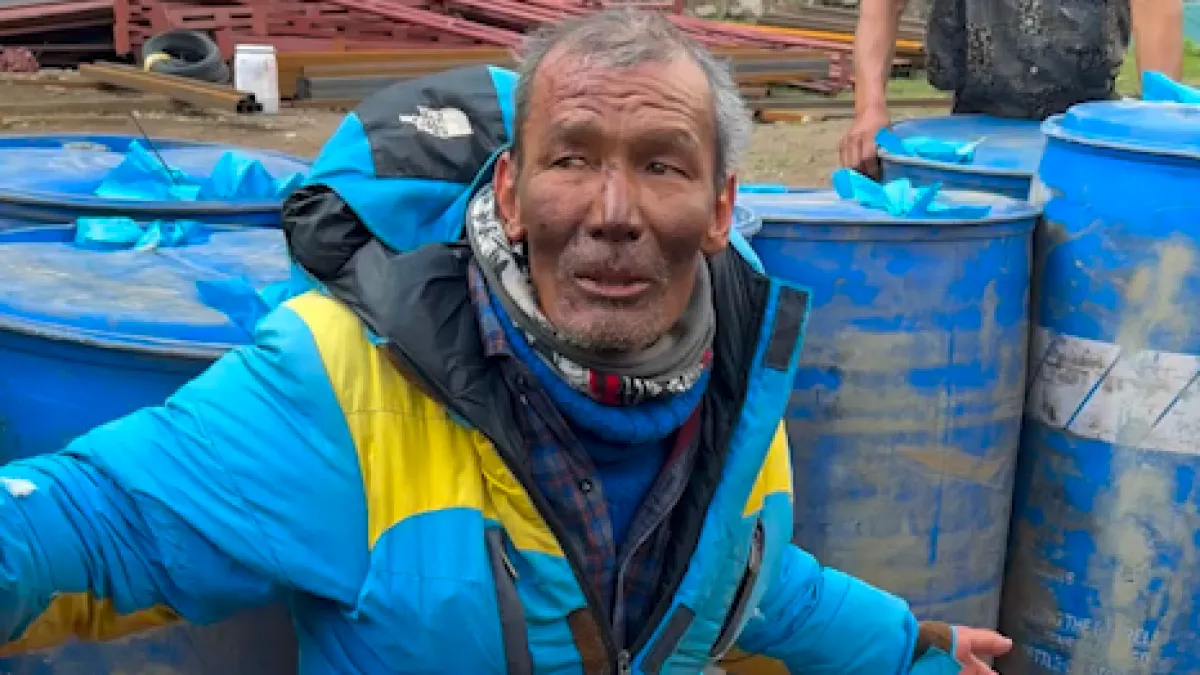 Șerpa găsit viu pe Muntele Everest după șase zile de dispariție