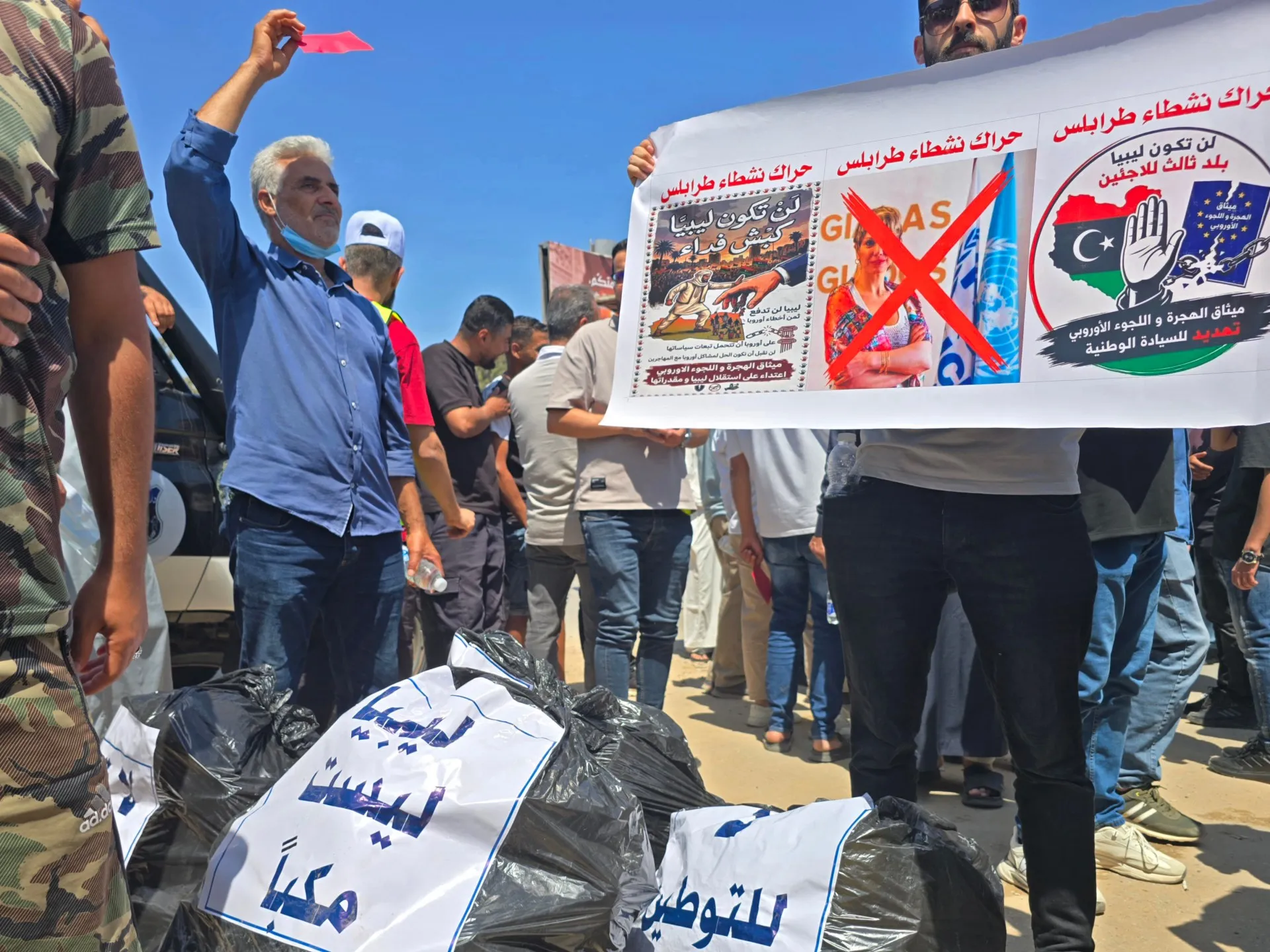 Sute de libieni protestează la Tripoli împotriva migranților fără acte și a agenției ONU