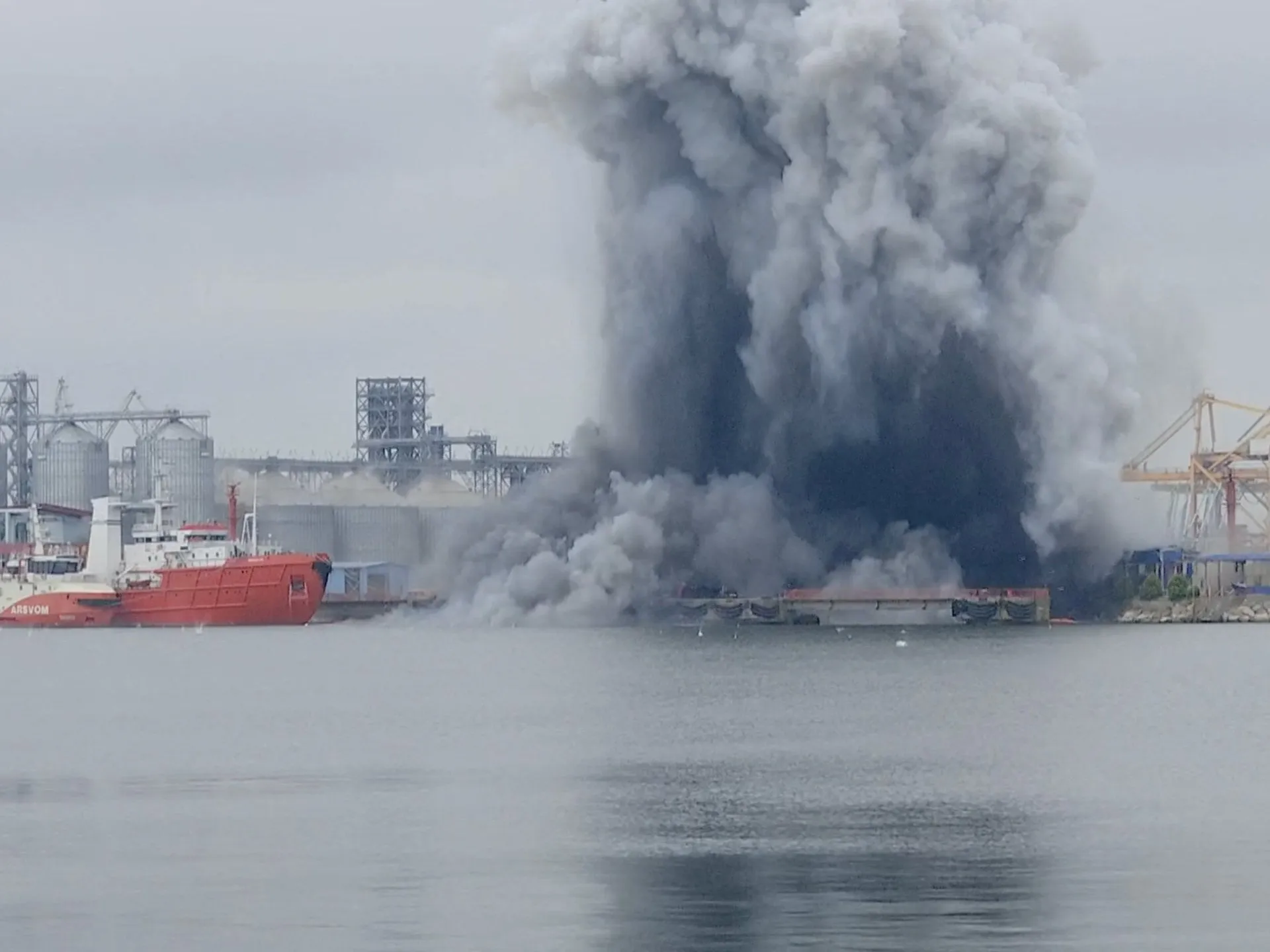 Drone naval ucrainean defect explodează într-un port românesc la Marea Neagră
