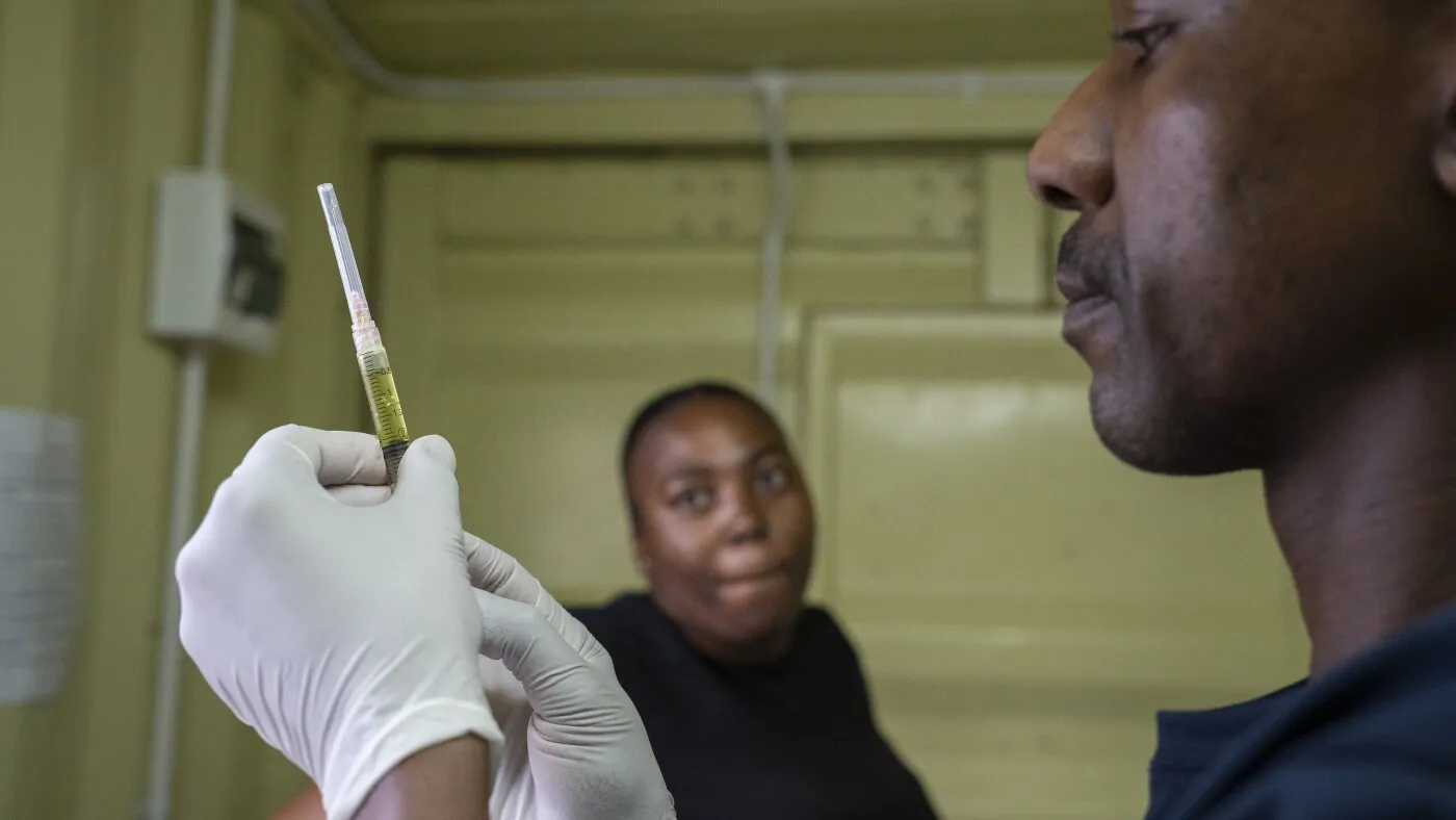 Africa de Sud lansează un vaccin revoluționar împotriva HIV, dar fondurile insuficiente îi limitează impactul