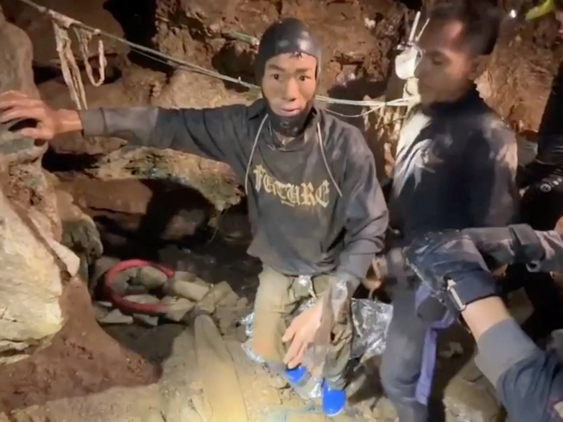 Echipele de salvare opresc căutarea ultimilor doi bărbați pierduți în peștera din Laos