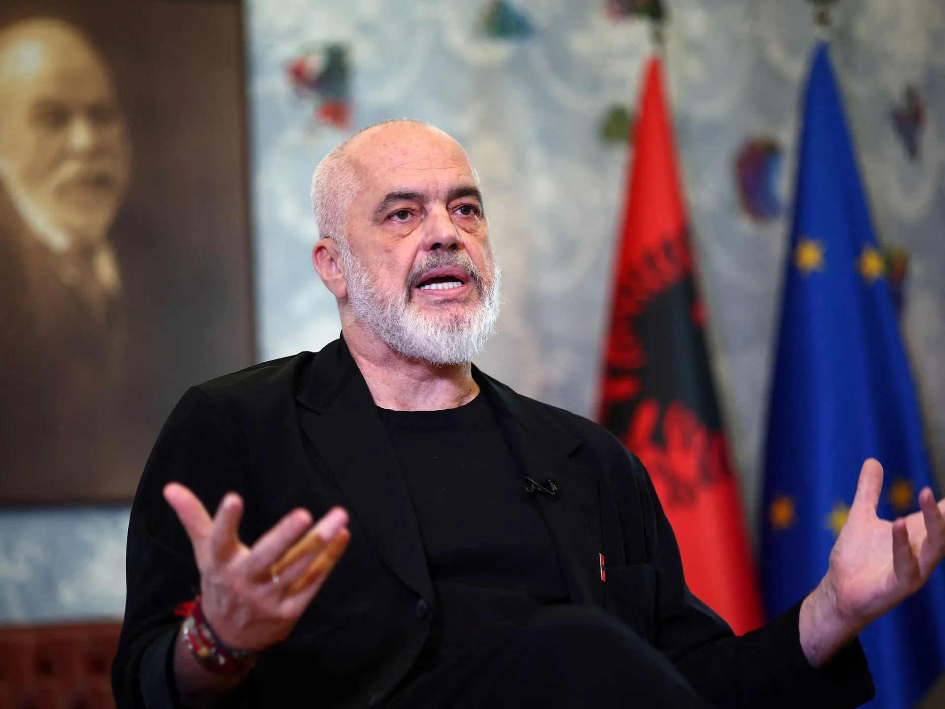 Premierul Albaniei, Edi Rama, promite să continue proiectul de stațiune de lux legat de Kushner, în ciuda protestelor