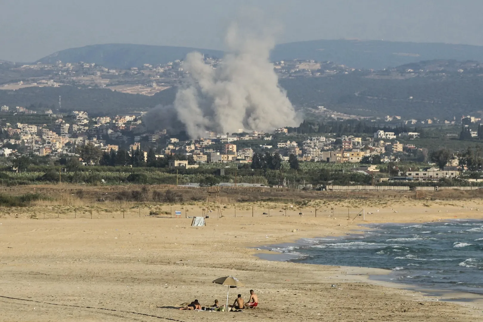 Israel continuă atacurile asupra Libanului, deși a oprit loviturile împotriva Iranului