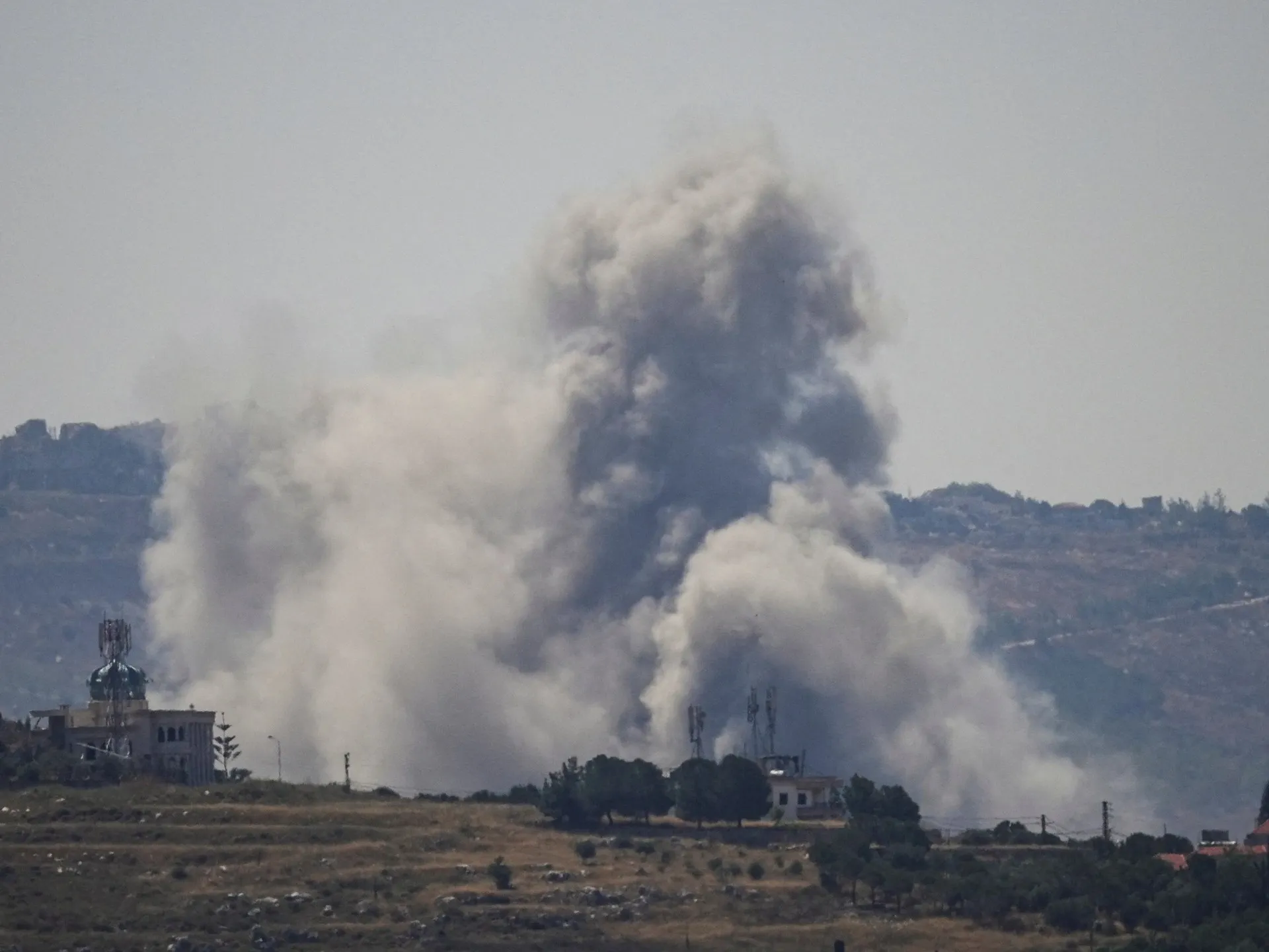 Israel ucide 14 persoane în sudul Libanului după schimburi de focuri cu Iranul