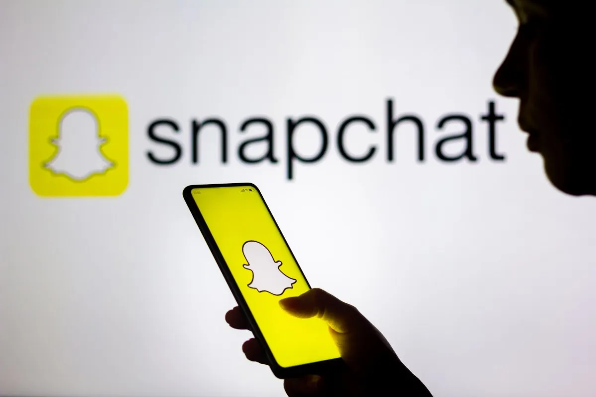 Snapchat limitează utilizatorii sub 16 ani: Spotlights doar cu prietenii