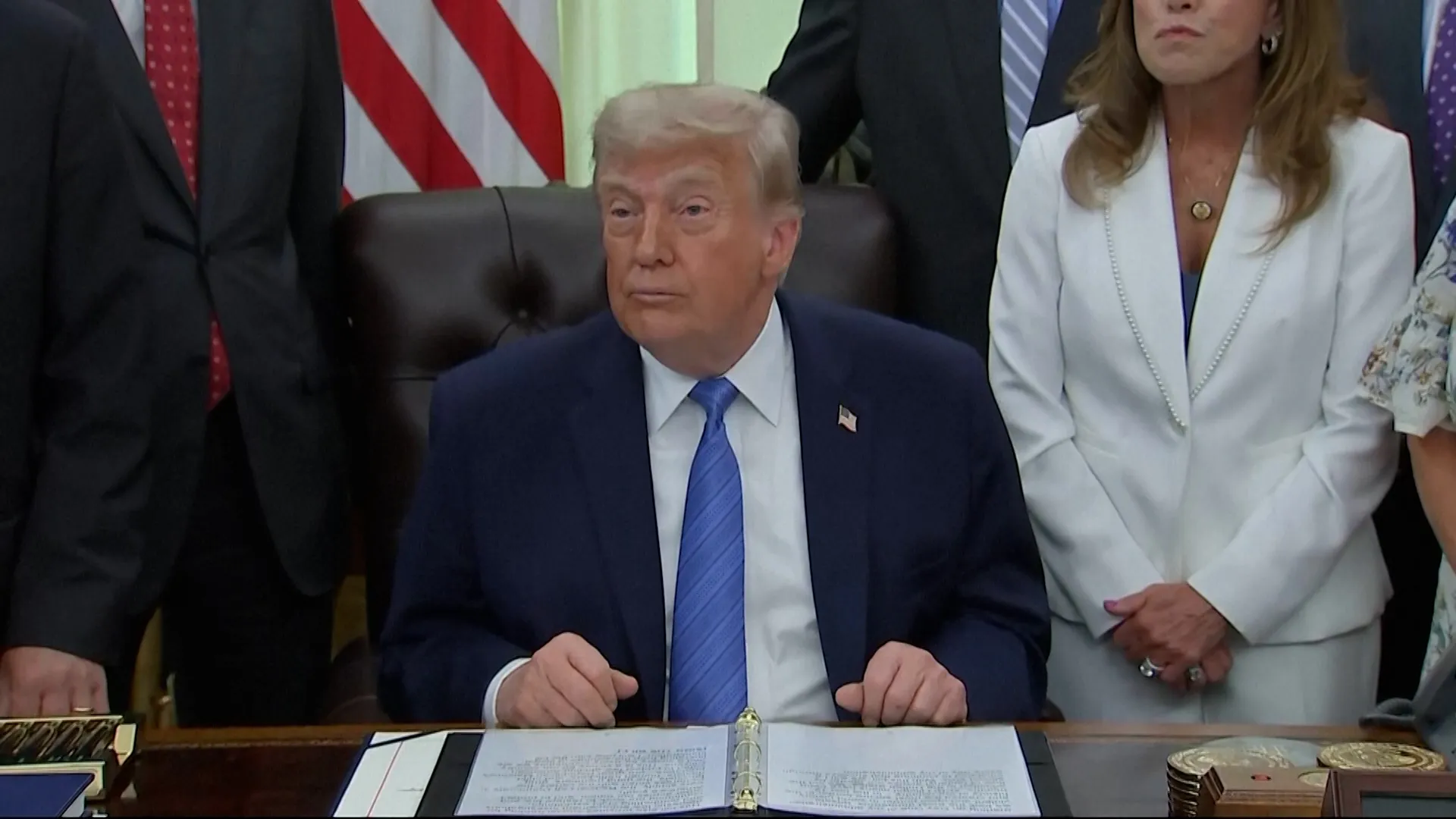 Trump amenință cu noi atacuri asupra Iranului după doborârea unui elicopter Apache american