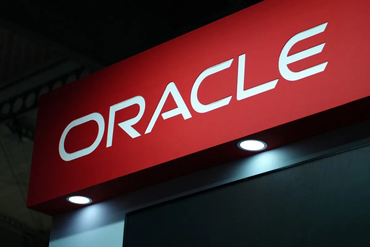 Grupul de hackeri ShinyHunters susține că a spart serverele Oracle PeopleSoft a peste 100 de organizații
