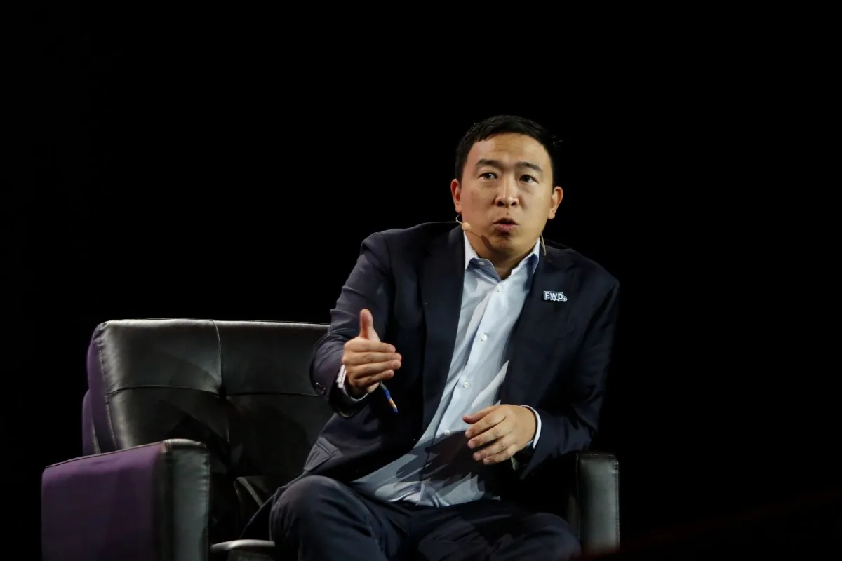 De ce Andrew Yang construiește în loc să aștepte după Washington