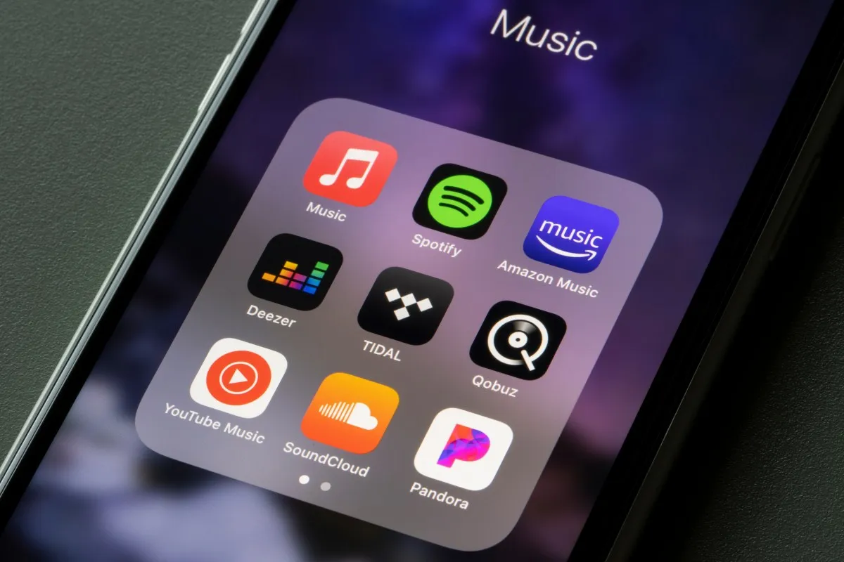 Deezer lansează un instrument care identifică muzica generată de AI pe Spotify, Apple Music și alte platforme