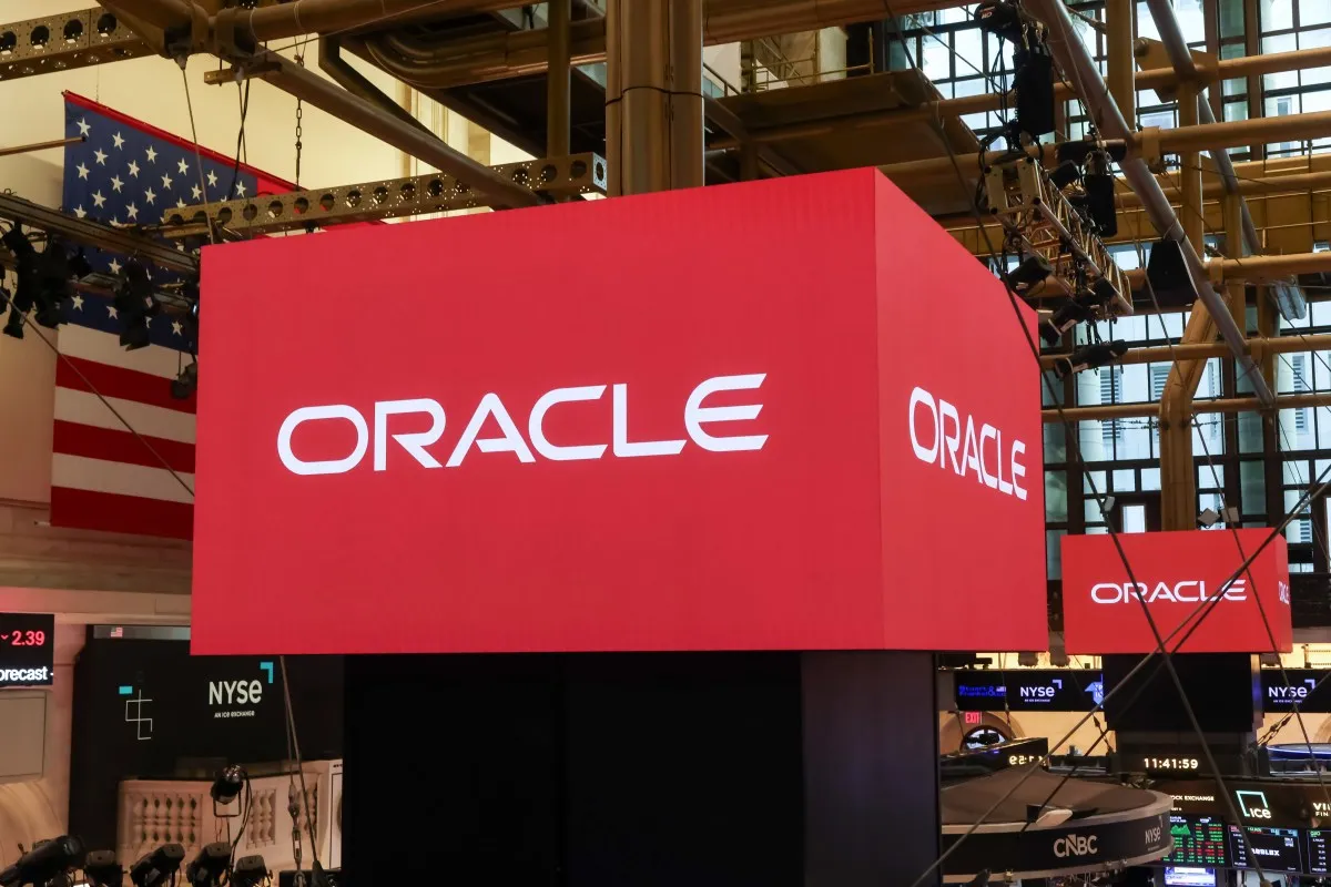 Oracle avertizează asupra unei vulnerabilități critice exploatate de hackeri pentru a sparge peste 100 de companii