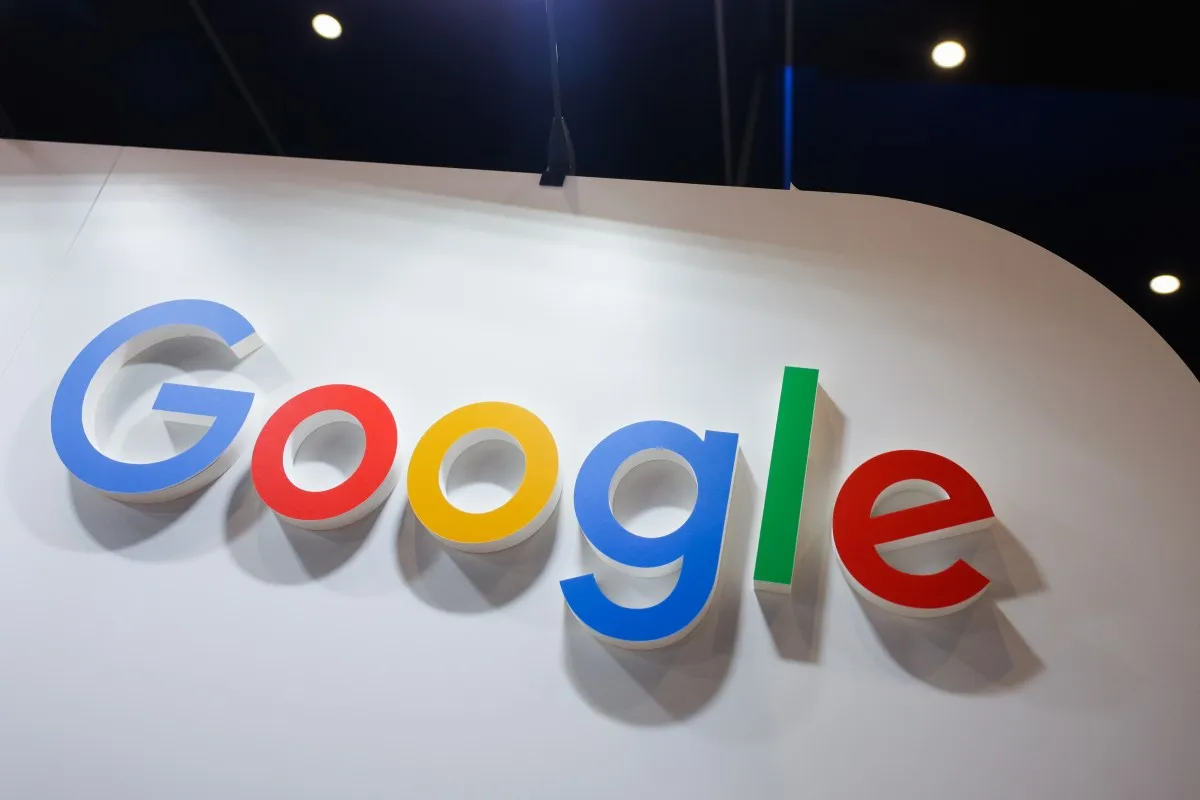 Google dă în judecată o rețea de crimă cibernetică din China care folosea inteligența artificială pentru a înșela sute de mii de victime
