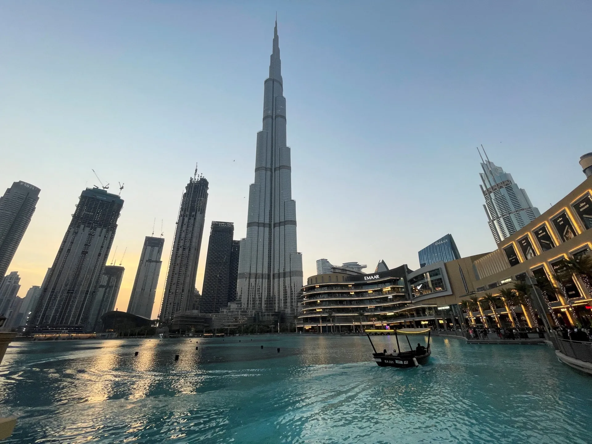 Emiratele Arabe Unite deblochează fonduri iraniene înghețate în contextul eforturilor SUA pentru un armistițiu