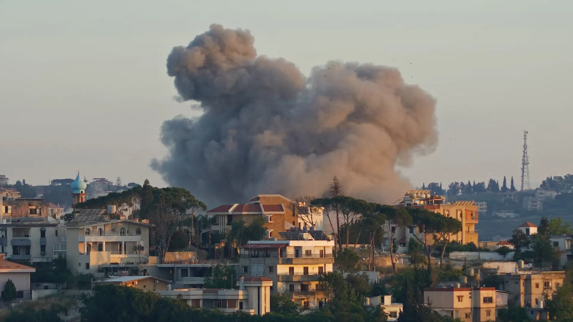 Israel continuă atacurile asupra Libanului, în ciuda includerii într-un posibil acord de pace
