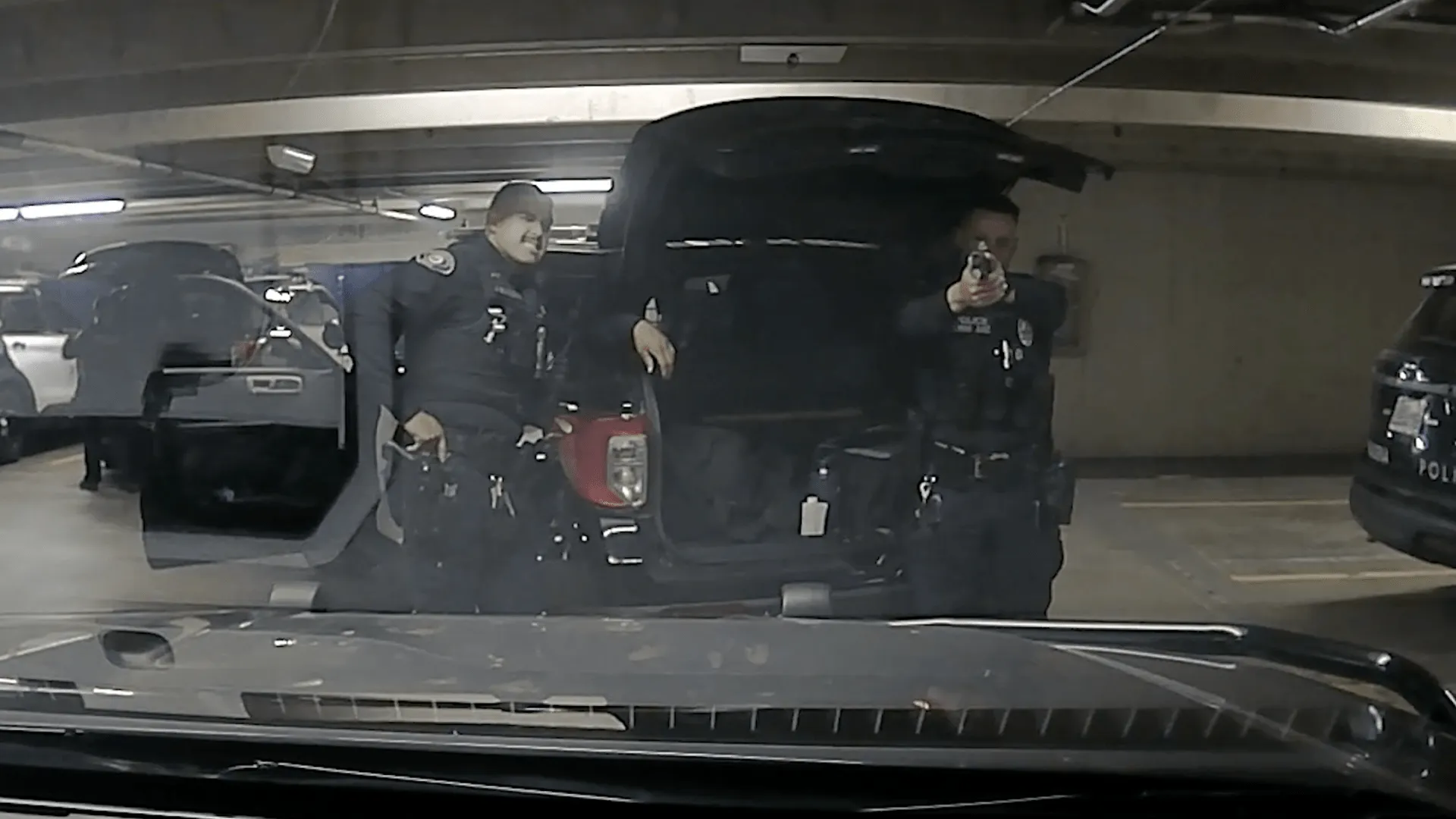 Un polițist american și-a împușcat accidental colegul în timpul unei „glume proaste” – filmare de pe bordul mașinii