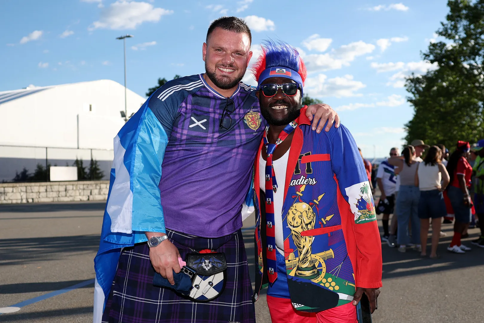 Haos și kilturi: Cum sărbătoresc haitienii și scoțienii revenirea la Cupa Mondială