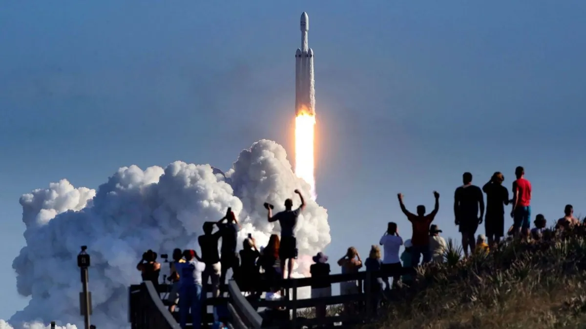 Evaluarea SpaceX explodează la 2,6 trilioane de dolari și depășește pe scurt Amazon