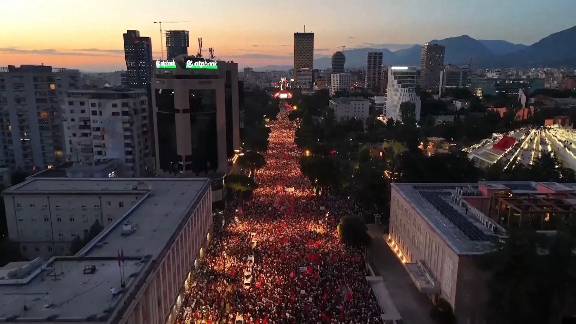 Proteste masive în Albania împotriva unui resort de lux legat de Jared Kushner: zeci de mii de oameni cer demisia premierului