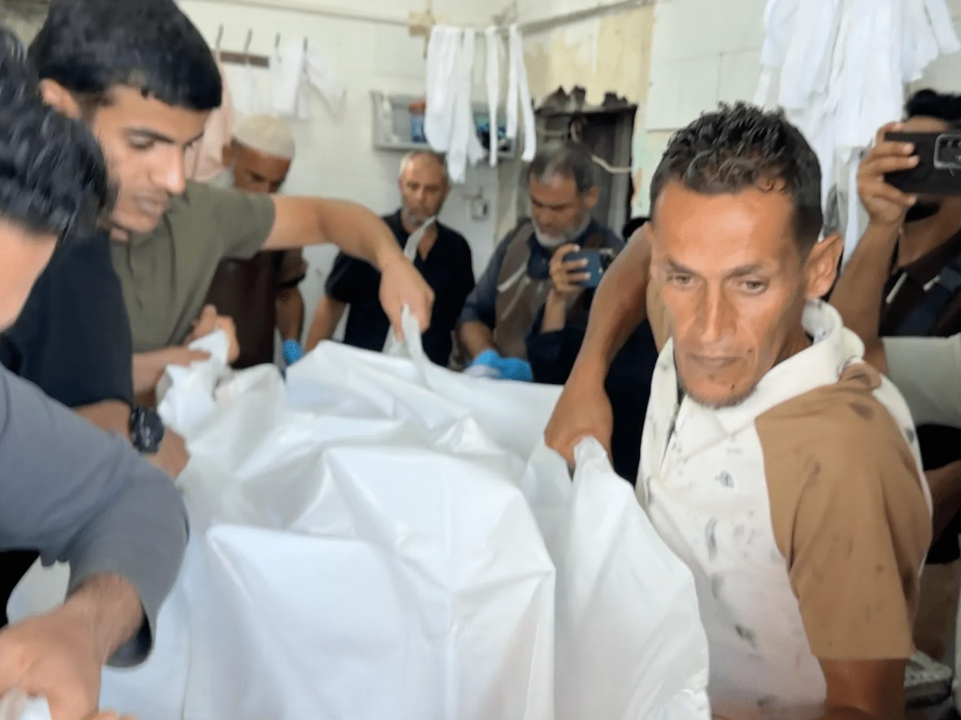 Gaza își ia rămas bun de la jurnalistul ucis Ahmed Wishah: O pierdere care zguduie conștiința lumii