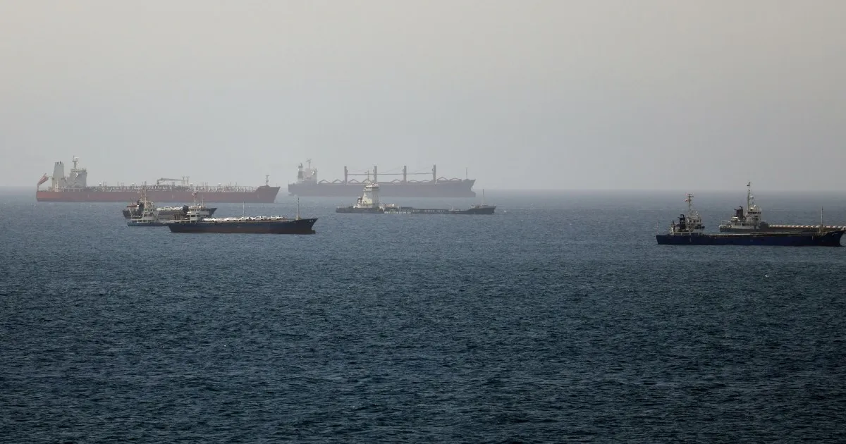 Navigația în Strâmtoarea Hormuz se blochează după ce Iranul declară închiderea căii maritime