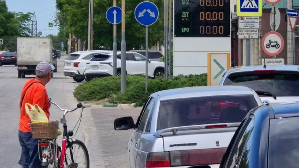 Crimeea oprește vânzările de combustibil după ce atacurile Ucrainei provoacă penurii