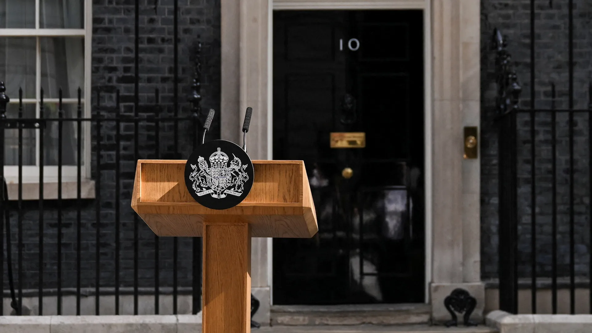 „Încă un lider, încă o dezamăgire”: Britanicii reacționează la demisia lui Keir Starmer