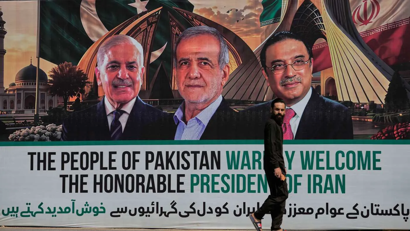 Președintele Iranului în vizită în Pakistan, în timp ce echipele americano-iraniene lucrează la un acord de încheiere a războiului