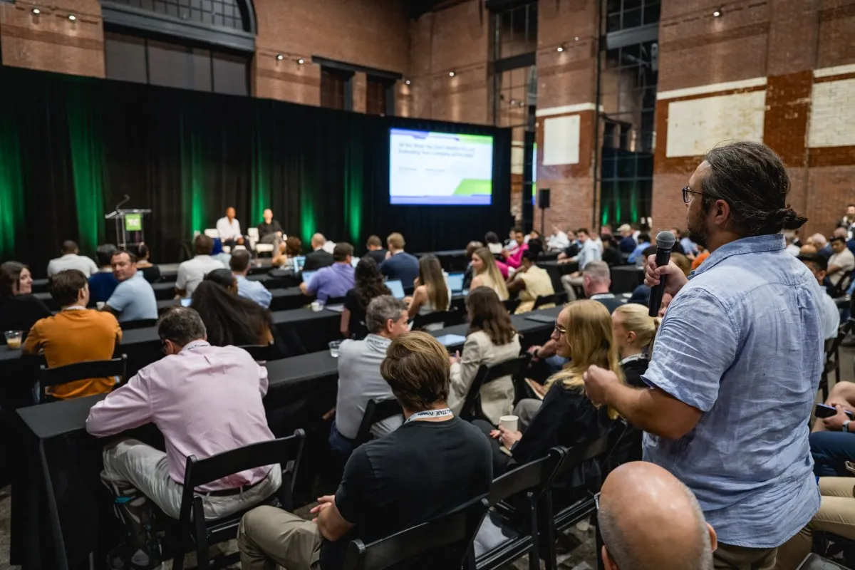 Ultimele 4 zile pentru a economisi până la 190$ la TechCrunch Founder Summit 2026