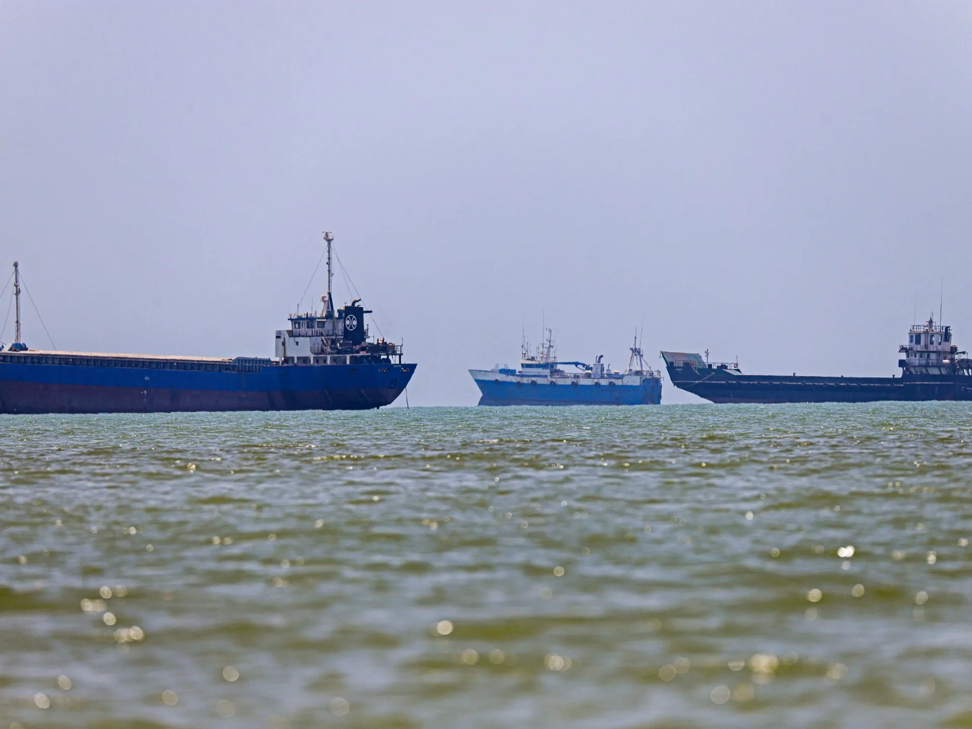 ONU începe evacuarea a 11.000 de marinari blocați în Strâmtoarea Hormuz