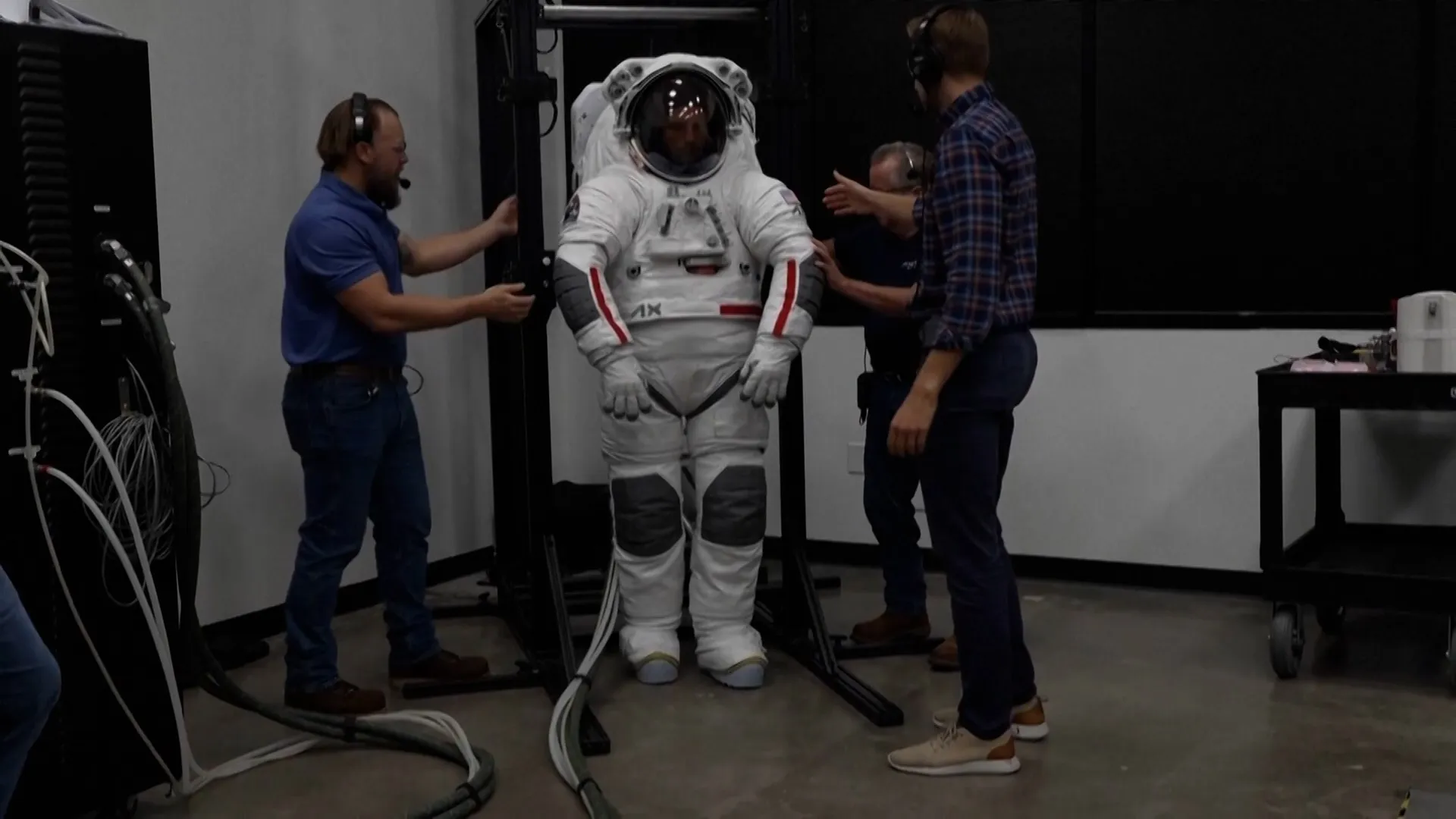 Prada colaborează cu NASA pentru designul costumelor spațiale ale misiunii lunare Artemis