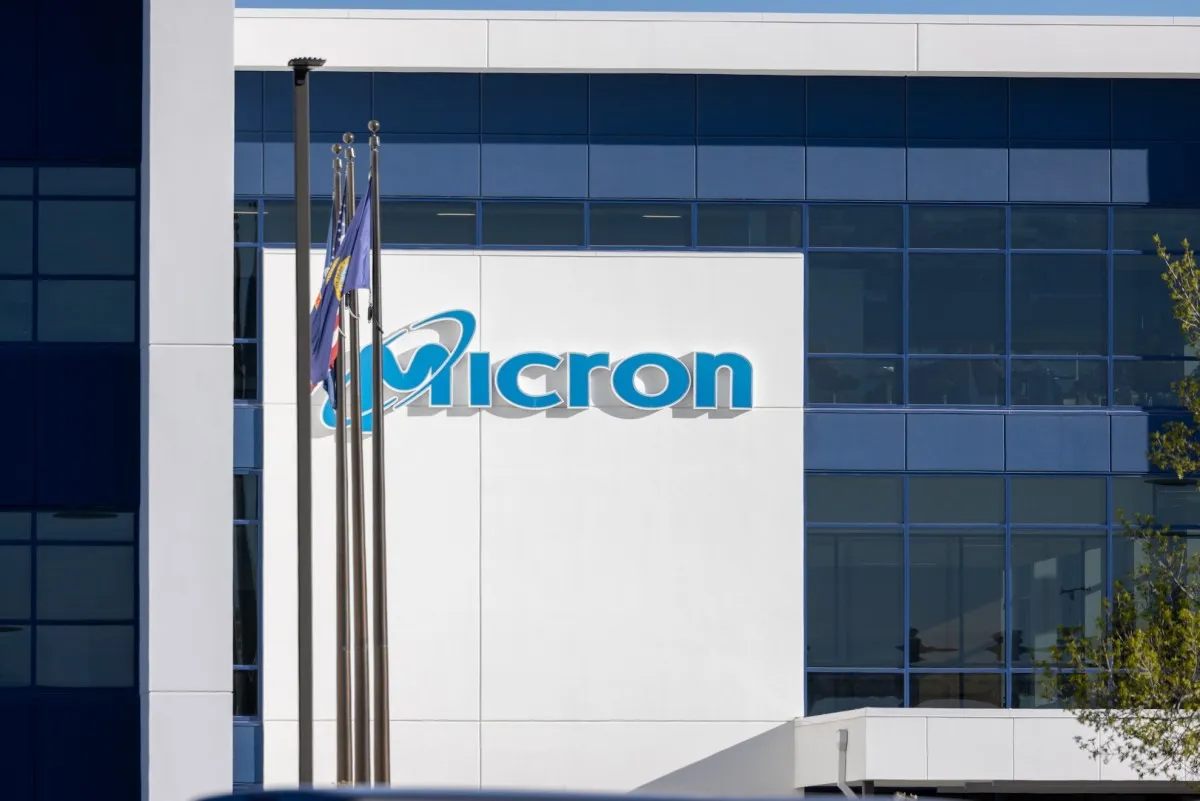 Criza cipurilor de memorie aduce profituri uriașe pentru Micron, gigantul american