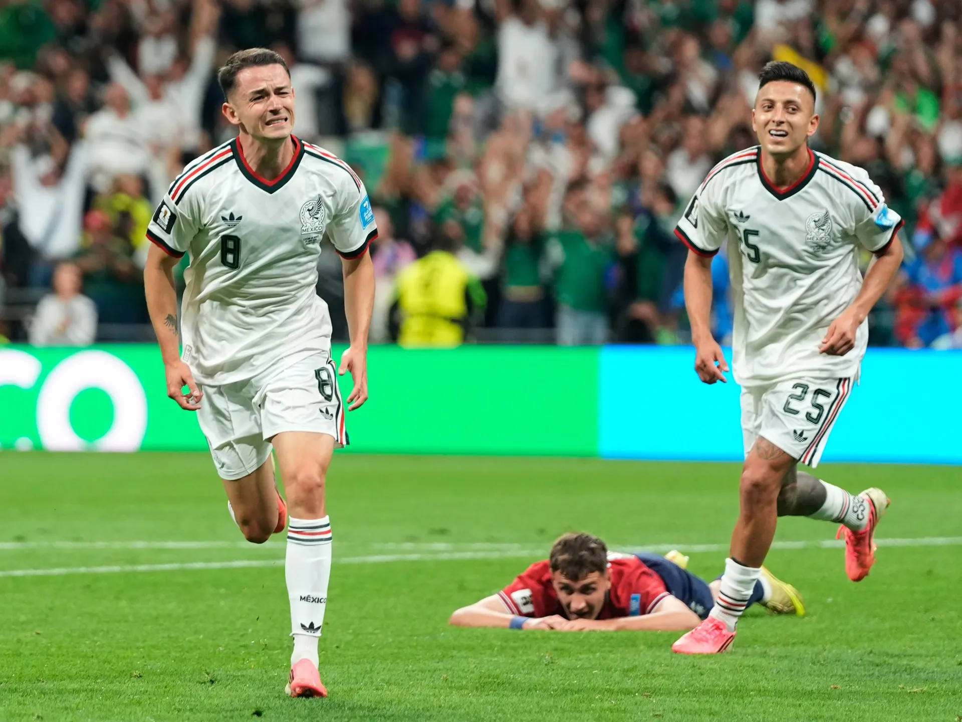 Mexic triumfă cu 3-0 în fața Cehiei și câștigă toate meciurile din faza grupelor Cupei Mondiale