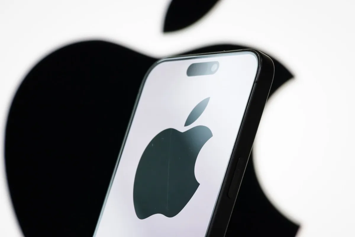 Apple majorează prețurile la Mac și iPad, dar deocamdată scapă iPhone-ul