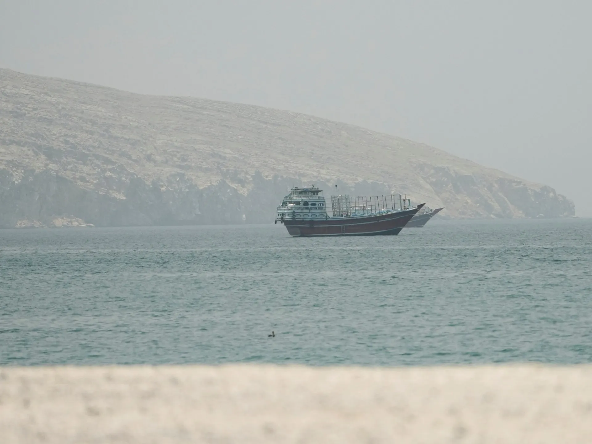 ONU suspendă inițiativa de evacuare a navelor din Strâmtoarea Hormuz după un atac asupra unui vas