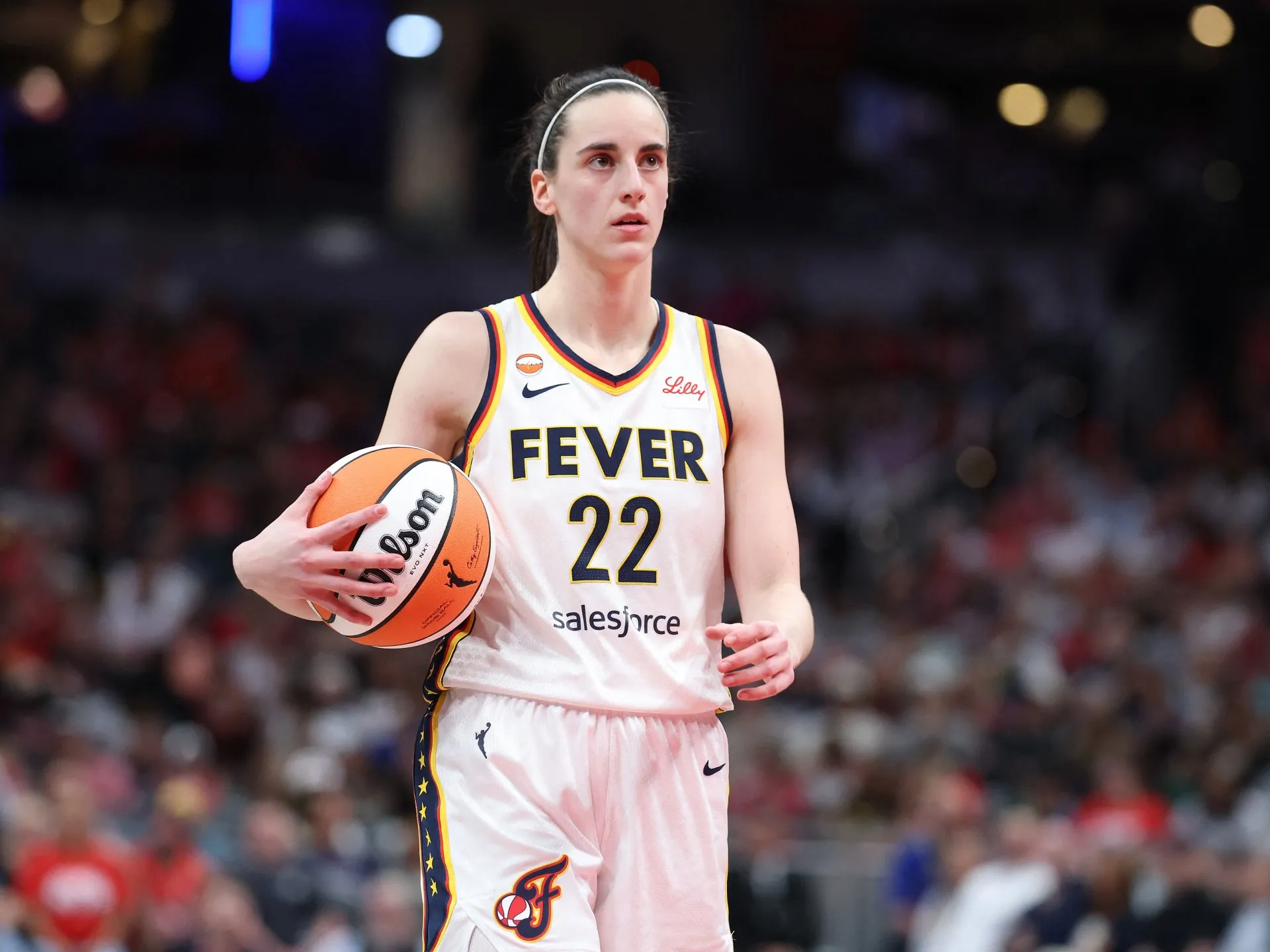 WNBA: Alyssa Thomas suspendată un meci după ce a lovit-o pe Caitlin Clark în gât