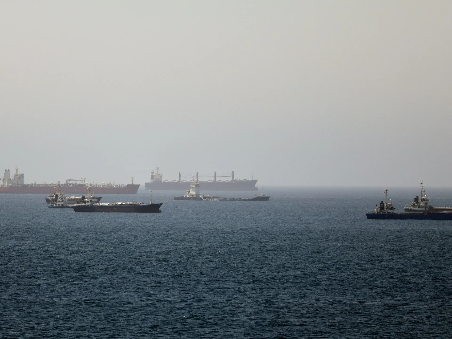 Prețurile petrolului cresc după un atac în Strâmtoarea Hormuz care a blocat planul de evacuare