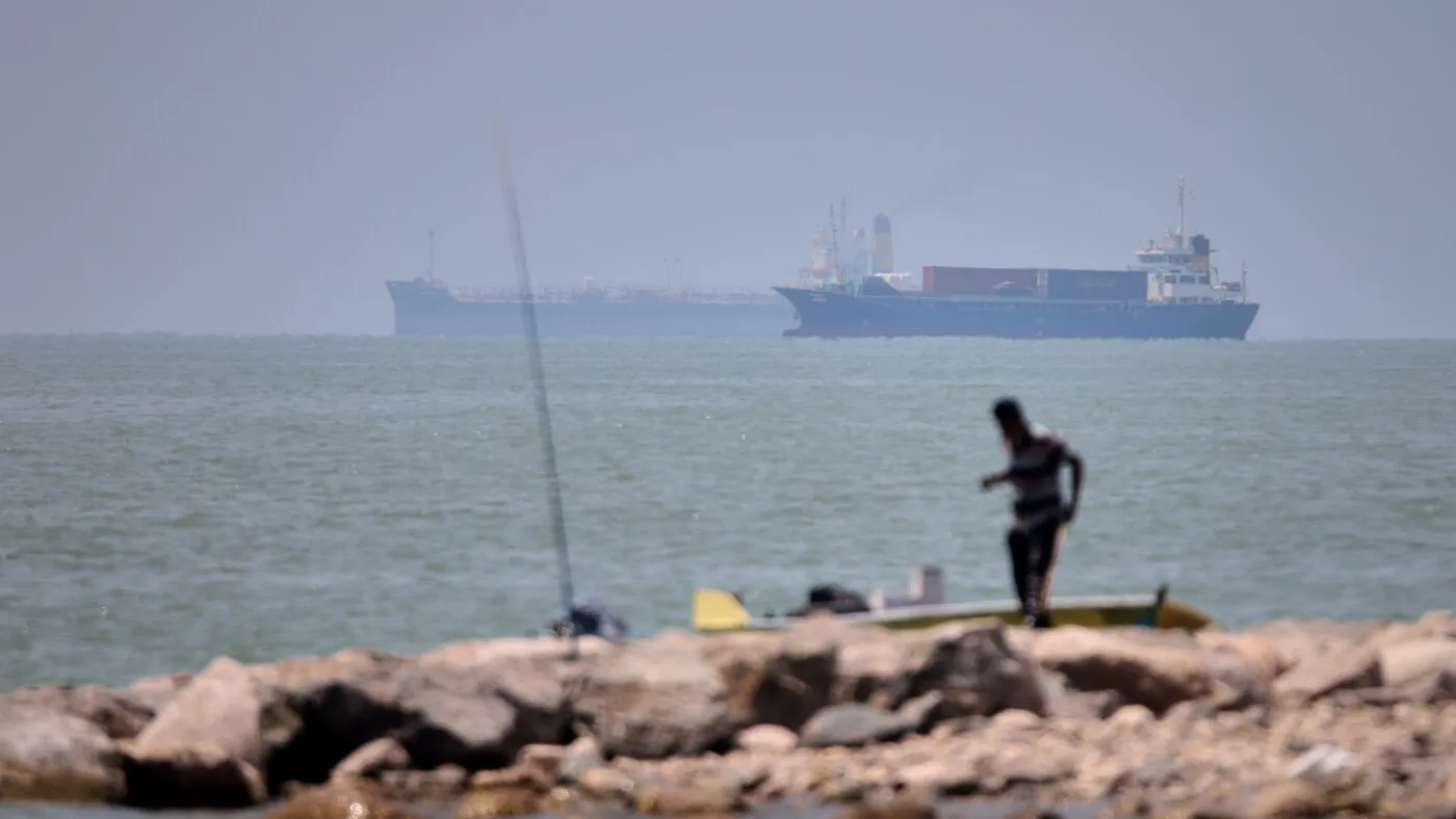 Agenția ONU suspendă evacuarea navelor prin Strâmtoarea Hormuz după un atac asupra unei nave