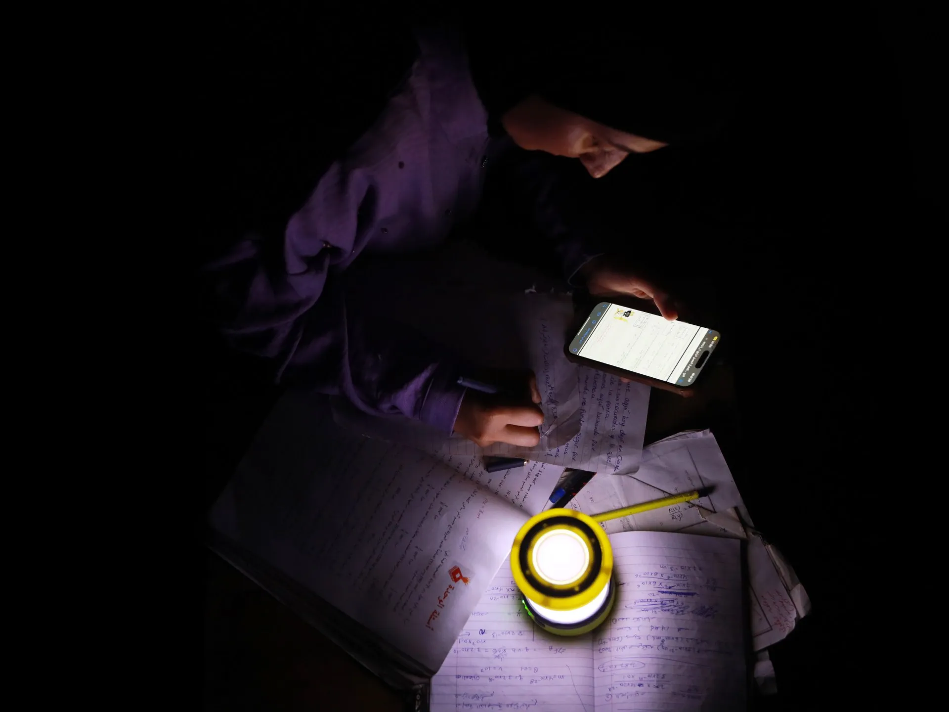Fără școală, trăind într-un cort, dar este perioada examenelor în Gaza