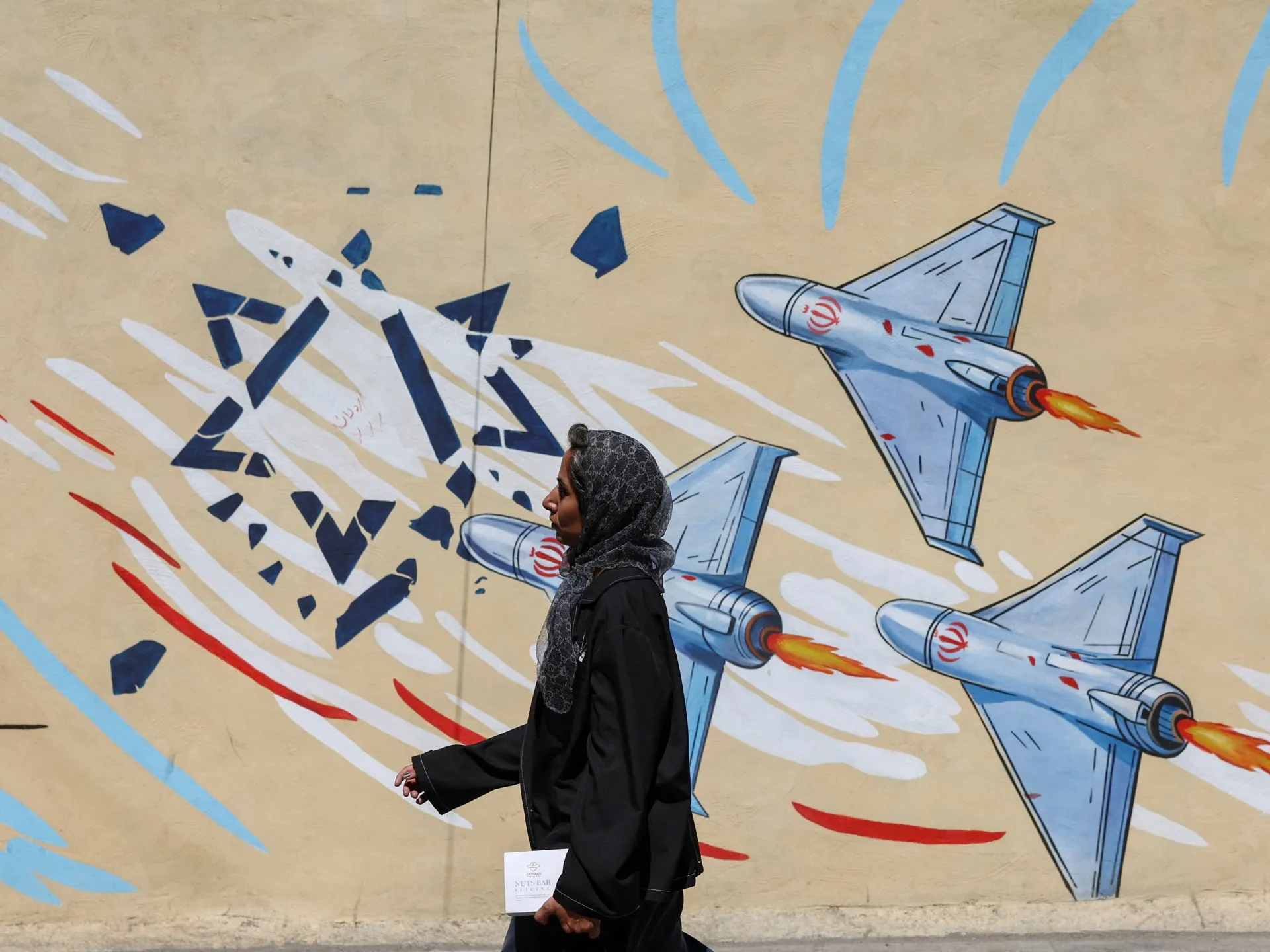 Război în Iran: Trump amenință cu 'finalizarea militară' în timp ce SUA bombardează Sirik și Qeshm pentru a doua zi