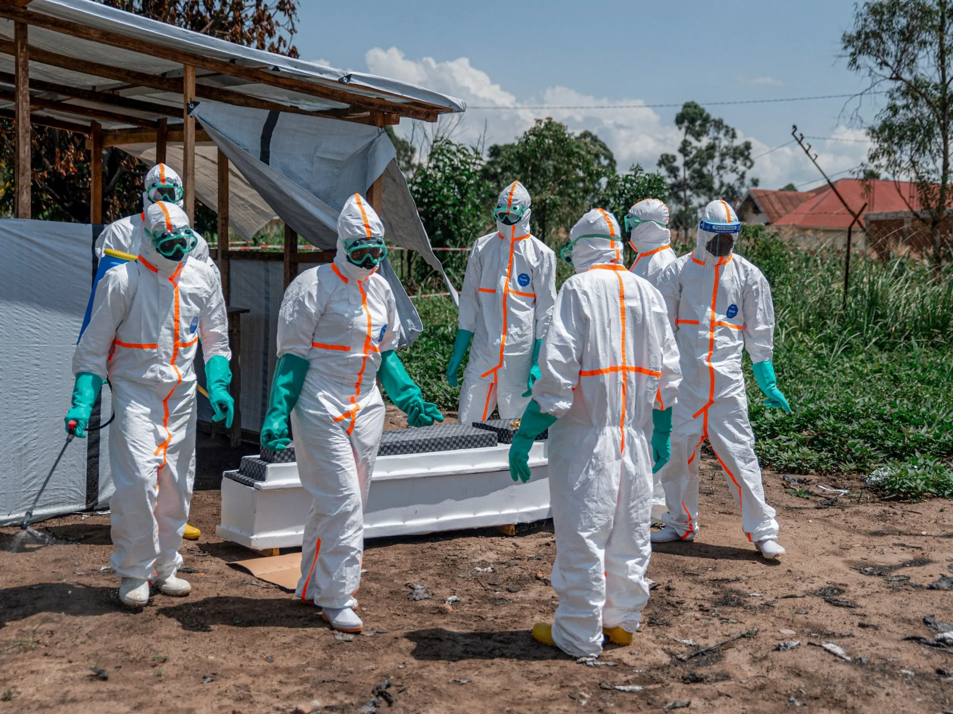 Q&A: De ce ajutorul umanitar este crucial pentru oprirea epidemiei de Ebola