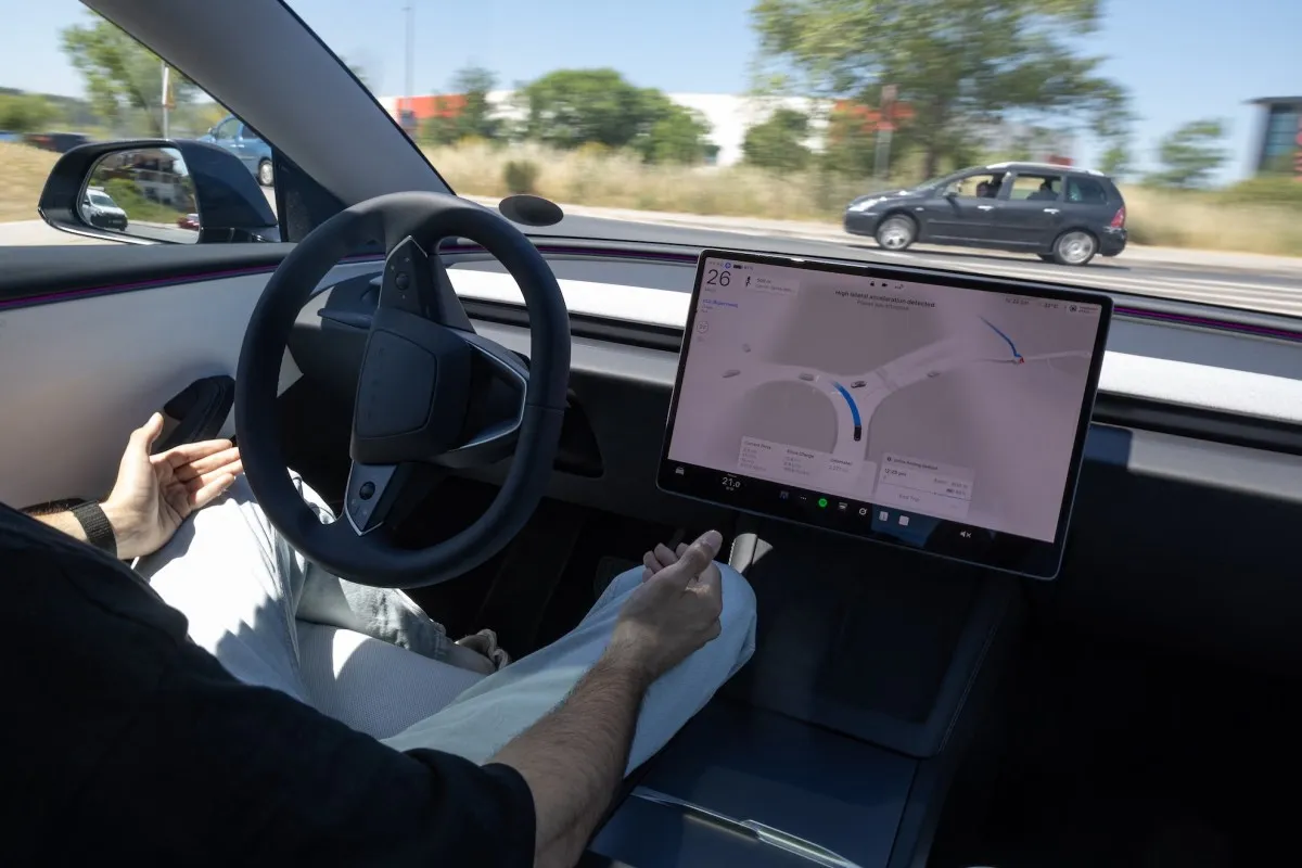 TechCrunch Mobility: Toate privirile pe Tesla FSD – între controverse și progrese în conducerea autonomă